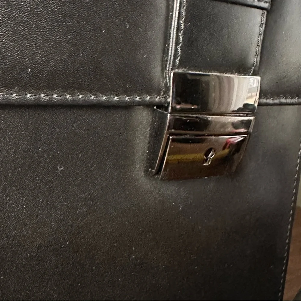 Wilsons Leather Pelle Studio Leather Messenger Bag Briefcase Satchel Black